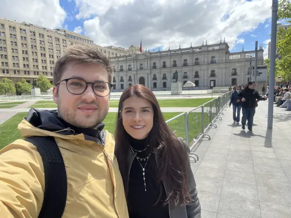 Um registro juntos em uma praça