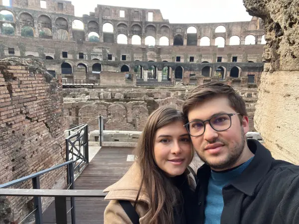 Helena e William no interior do Coliseu